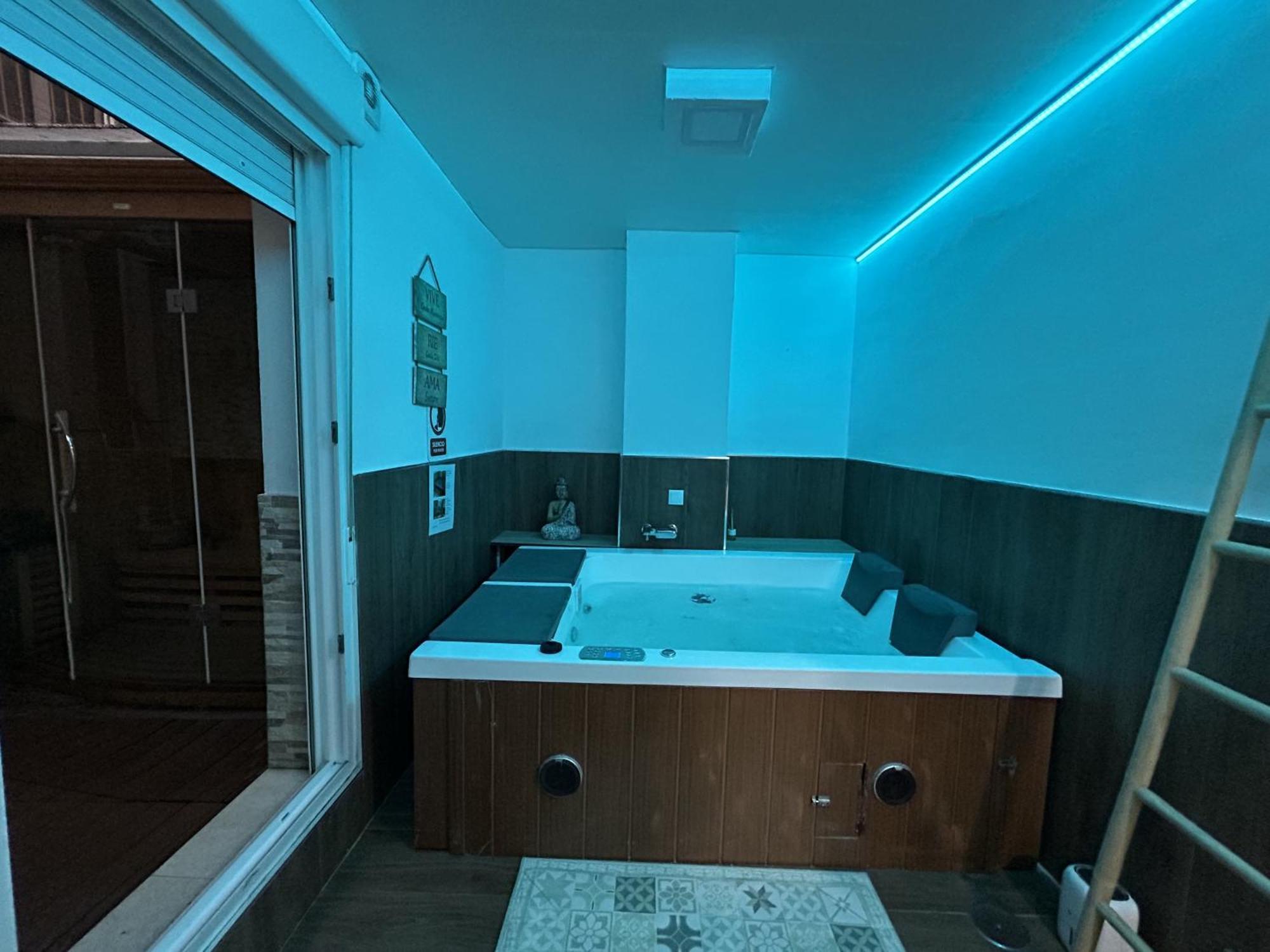 Lujo A Tu Alcance Con Spa Y Garaje Pleno Centro Huelva Exterior photo