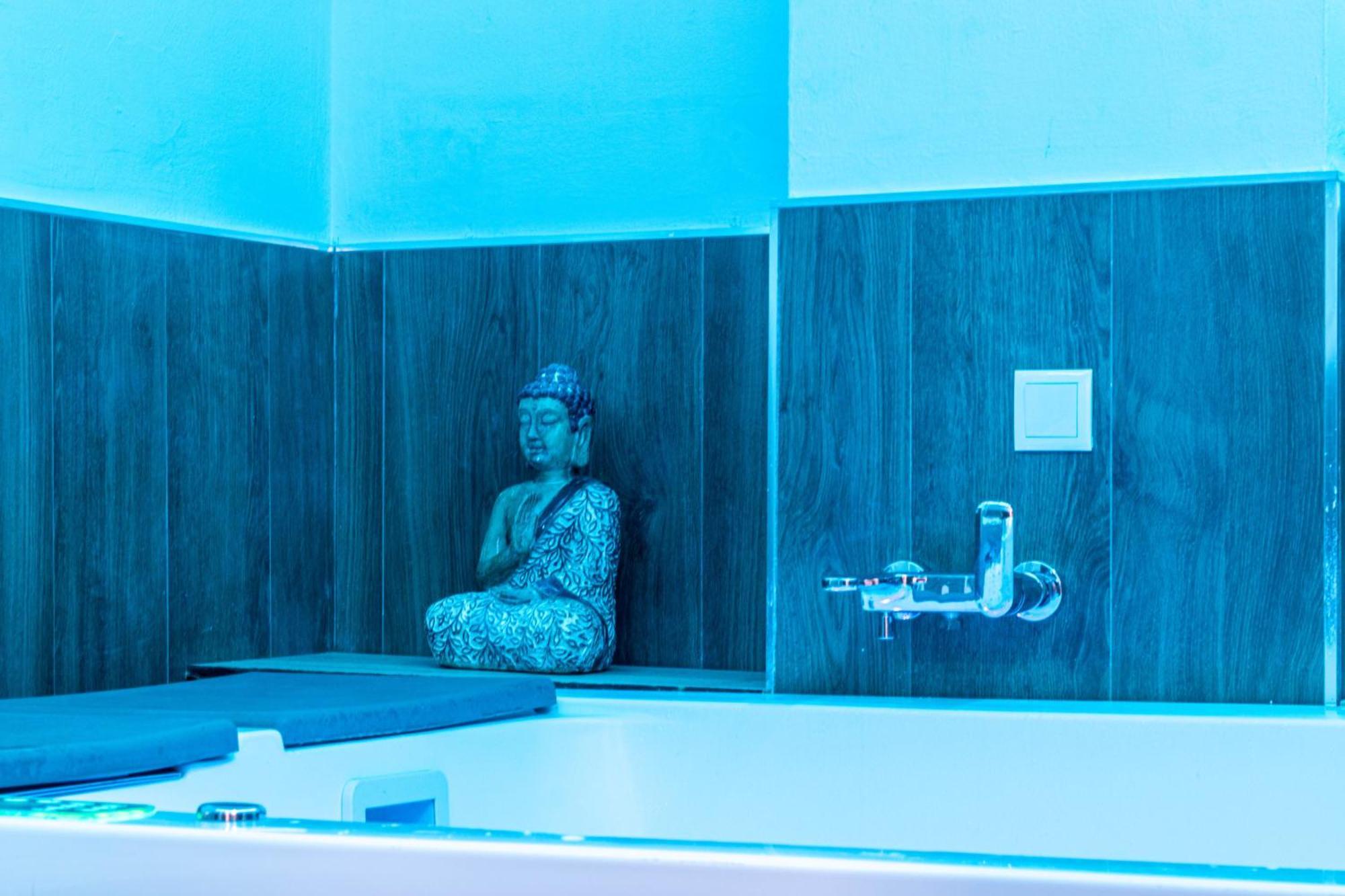 Lujo A Tu Alcance Con Spa Y Garaje Pleno Centro Huelva Exterior photo